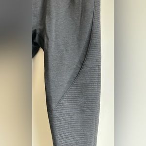 Acta Women’s Moto Seamless Leggings w/ Contour and Rib Detail | Size: M | Black